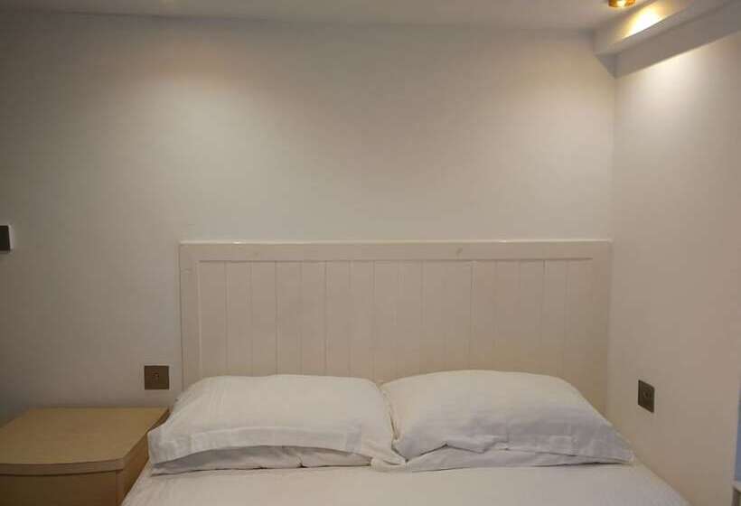 デラックスルーム, Motel Schmotel