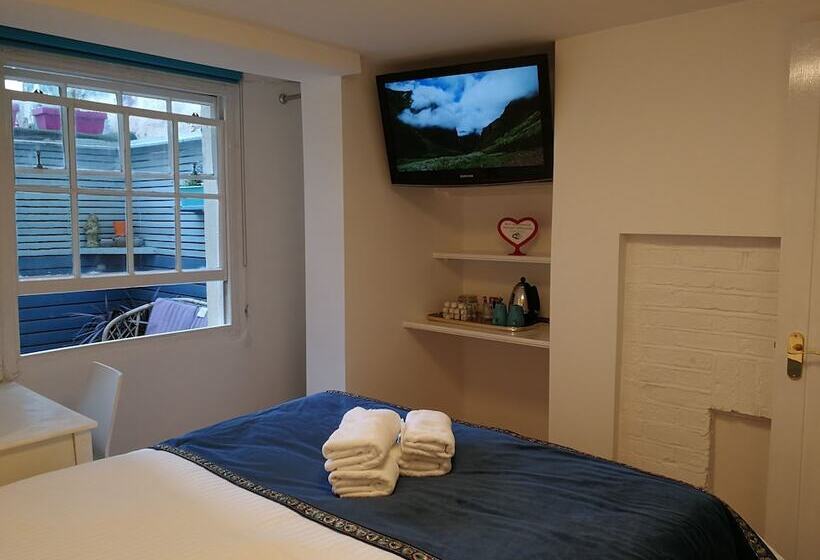 Номер Deluxe, Motel Schmotel