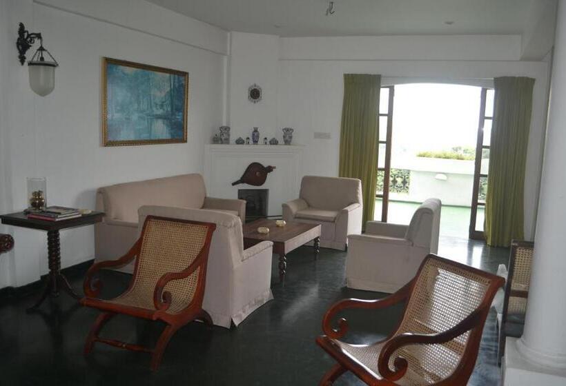 Łóżko we Wspólnym Pokoju, Banda Casa, Kandy