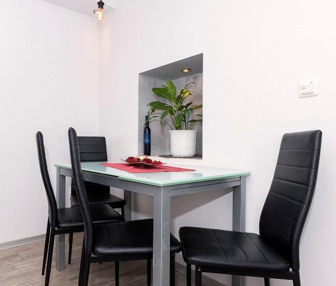 דירת חדר, Guesthause Antonio