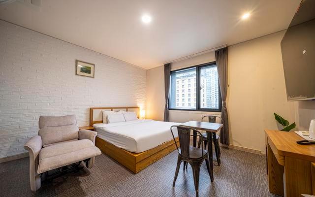 חדר דלוקס, Masan Amor