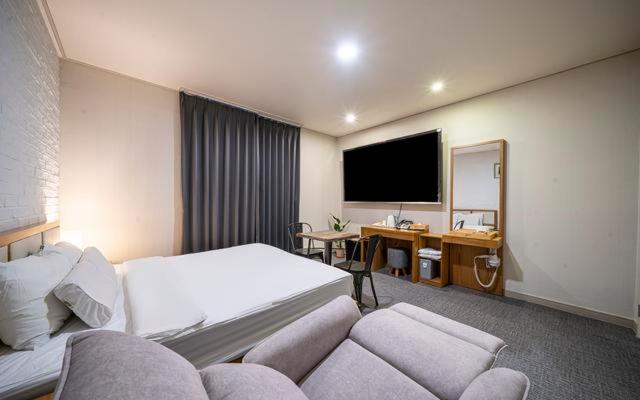 Quarto Deluxe, Masan Amor