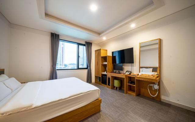 Quarto Deluxe, Masan Amor