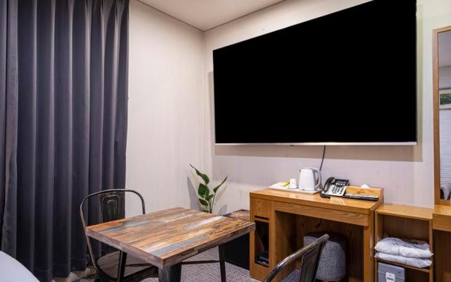 חדר דלוקס, Masan Amor