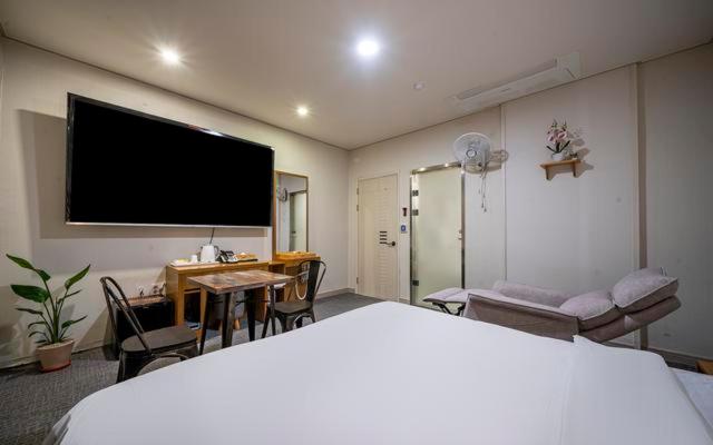 חדר דלוקס, Masan Amor