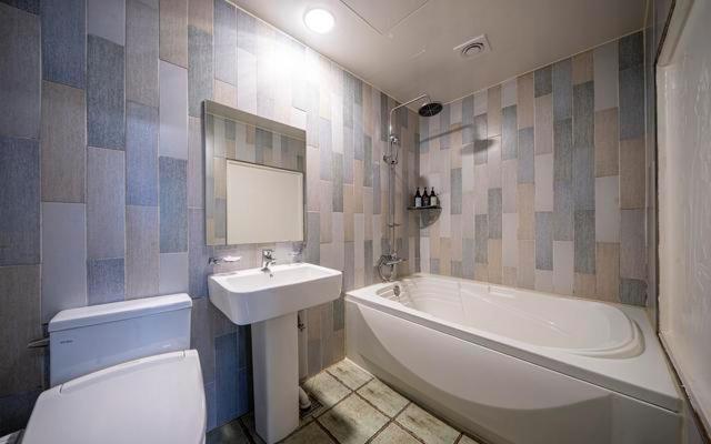 חדר דלוקס, Masan Amor