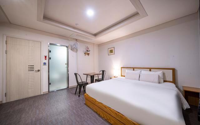 Quarto Deluxe, Masan Amor