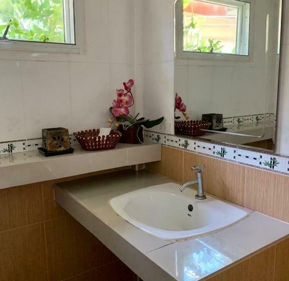 带大床的高级房间, Pakmeng Guesthouse