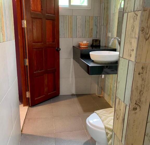 带大床的高级房间, Pakmeng Guesthouse