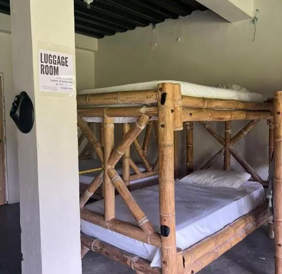 ルームシェアのワンベッド, The Journey Hostel