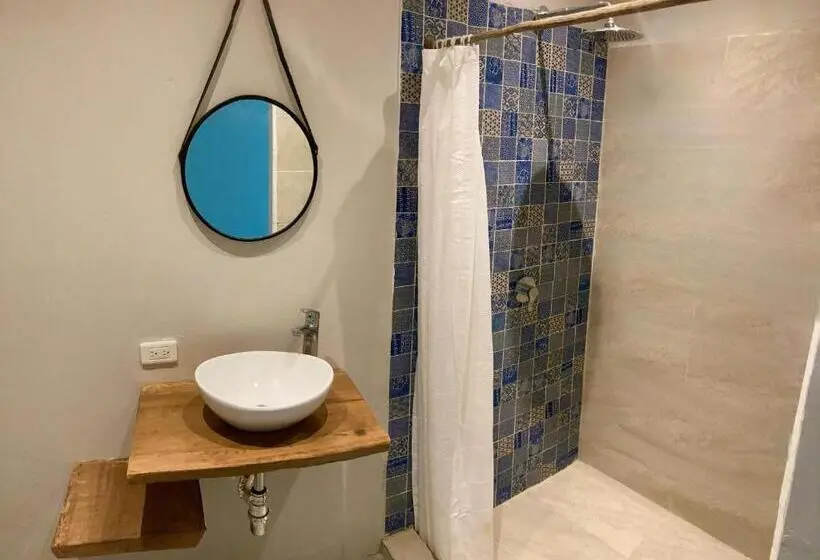 デラックスルーム, The Journey Hostel