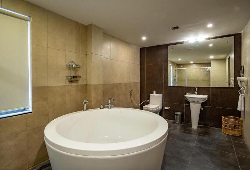 Люкс Вид на Бассейн, Grand Serenaa Hotel And Resorts