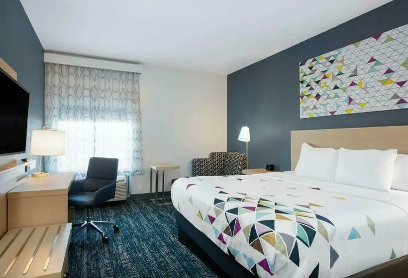 キングサイズベッドのスタンダードルーム, La Quinta Inn & Suites By Wyndham Manassas, Va  Dulles Airport