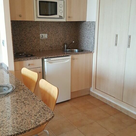 דירת חדר, Advise Hotels Reina