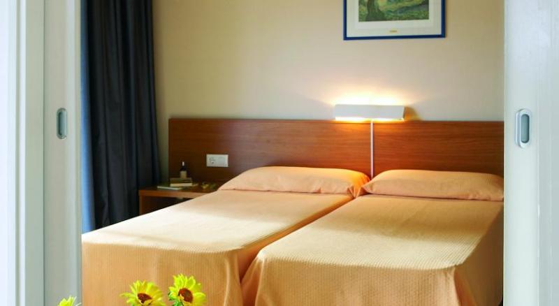 Huoneisto 1 Makuuhuone Allasnäkymä, Aparthotel Comtat Sant Jordi