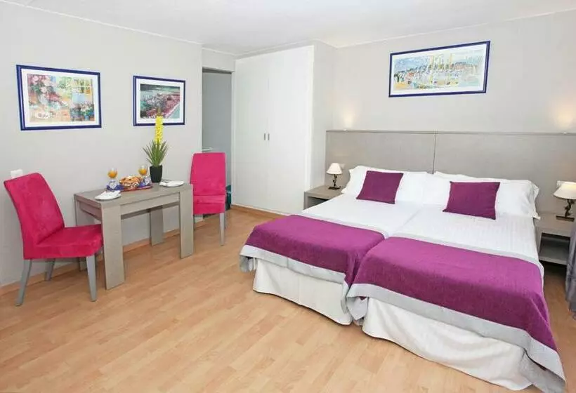 استودیوی استاندارد, El Faro Marbella