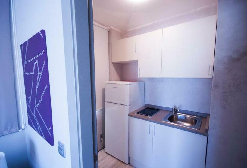 高级工作室, El Faro Marbella