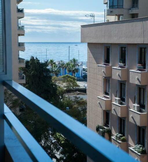 高级工作室, El Faro Marbella