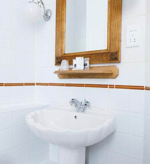 Номер Стандарт Трехместный, Best Western Abbots Barton