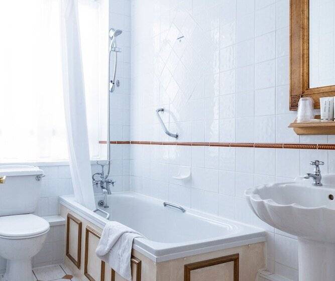 Семейный Номер, Best Western Abbots Barton