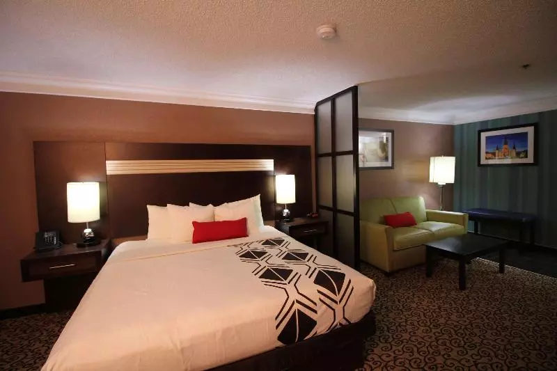 キングサイズベッドのスイートルーム, Best Western Slidell