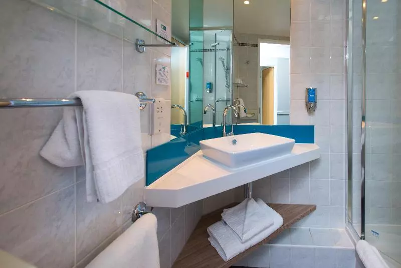 اتاق استاندارد, Holiday Inn Express Bath, An Ihg