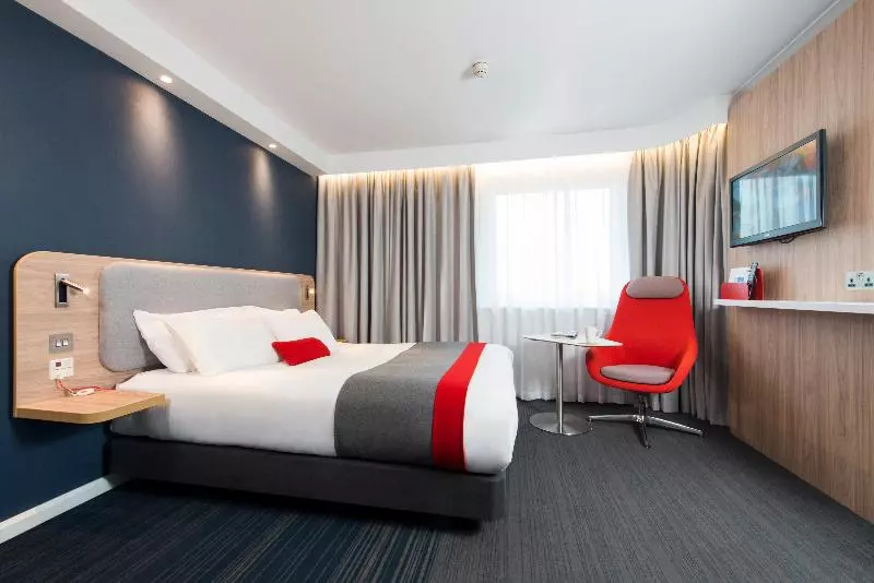 اتاق استاندارد برای معلولان, Holiday Inn Express Bath, An Ihg