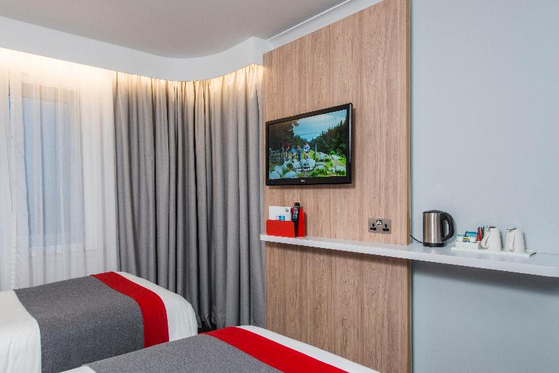 غرفة قياسية لذوى الاحتياجات الخاصة, Holiday Inn Express Bath, An Ihg