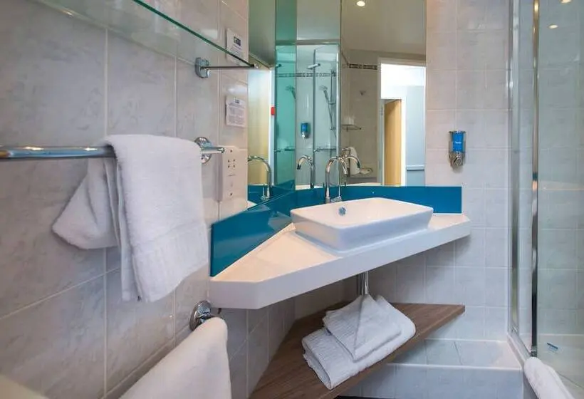 اتاق استاندارد, Holiday Inn Express Bath, An Ihg