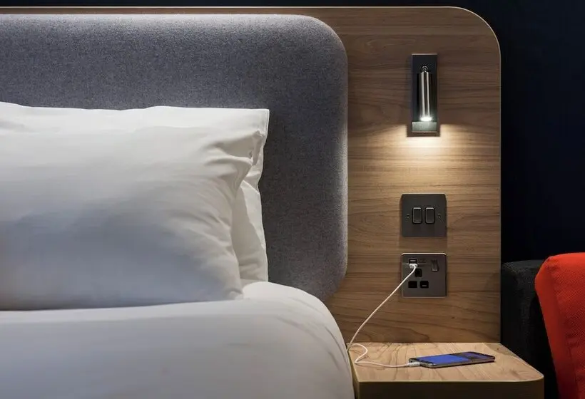 اتاق استاندارد, Holiday Inn Express Bath, An Ihg