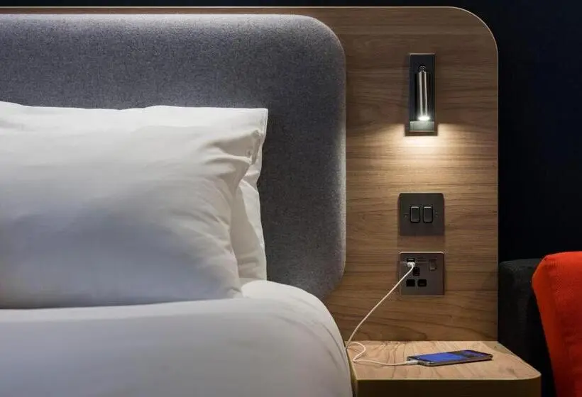اتاق استاندارد برای معلولان, Holiday Inn Express Bath, An Ihg