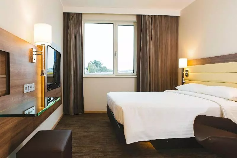 اتاق استاندارد برای معلولان, Holiday Inn Express Lichfield, An Ihg