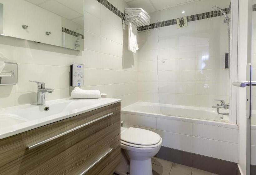 اتاق استاندارد چهار تخته, Kyriad Avignon  Palais Des Papes