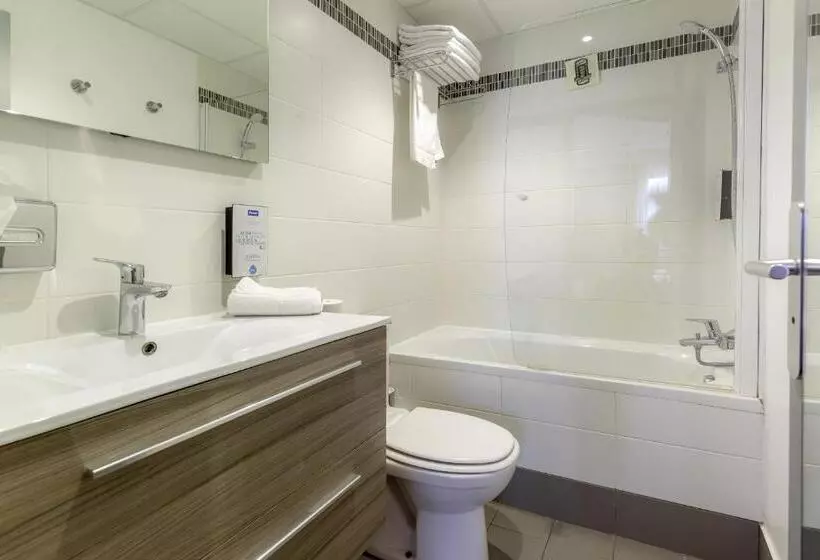 اتاق استاندارد چهار تخته, Kyriad Avignon  Palais Des Papes