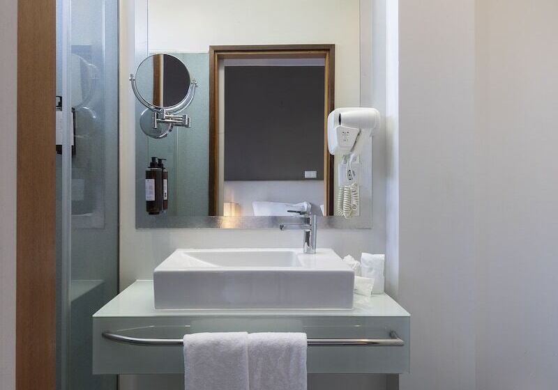 اتاق استاندارد, Rali Viana