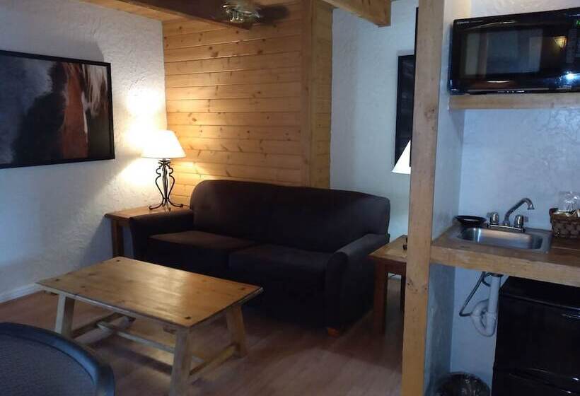 جناح, The Boulder Creek Lodge