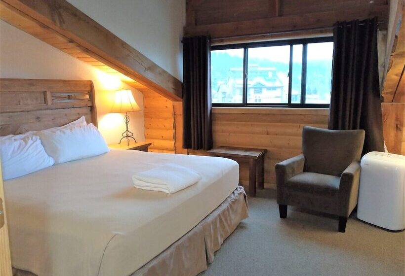 جناح, The Boulder Creek Lodge