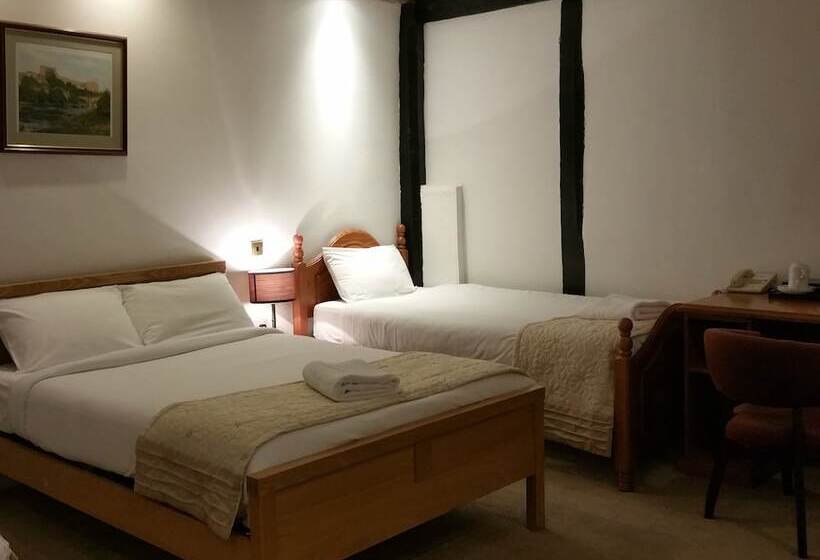 חדר סטנדרט לארבעה, The George Hotel Pangbourne