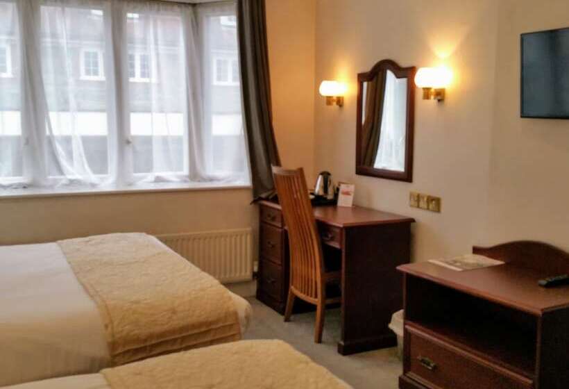 Номер Стандарт Трехместный, The George Hotel Pangbourne