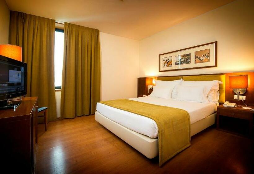 اتاق خانوادگی, Vila Gale Opera