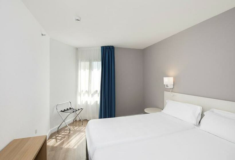 带1个卧室的带海景的公寓, Sol Puerto Marina