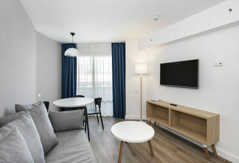 带1个卧室的带海景的公寓, Sol Puerto Marina