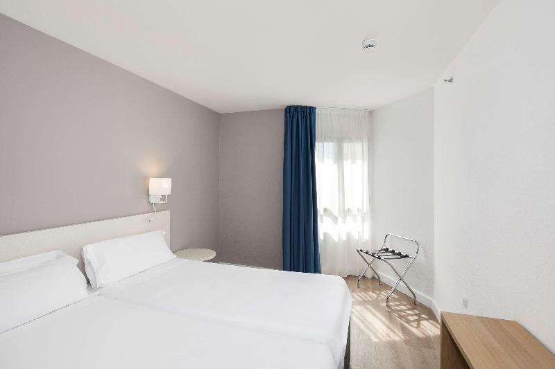 带2个卧室带海景的公寓, Sol Puerto Marina