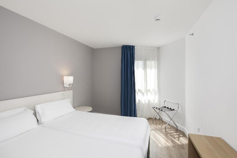 带1个卧室的带海景的公寓, Sol Puerto Marina