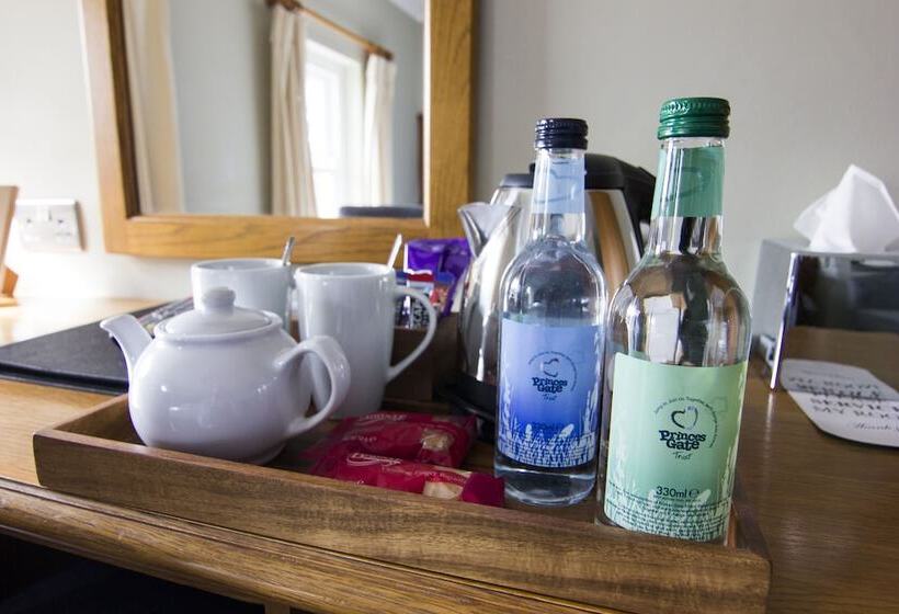 חדר משפחתי, St. Davids Cross