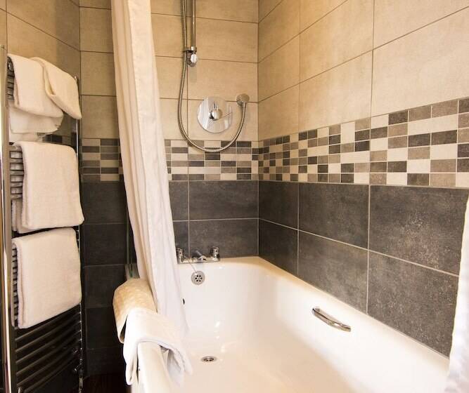 חדר משפחתי, St. Davids Cross