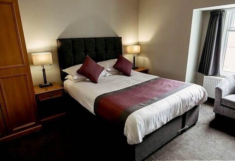 חדר משפחתי קלאסי, St. Davids Cross