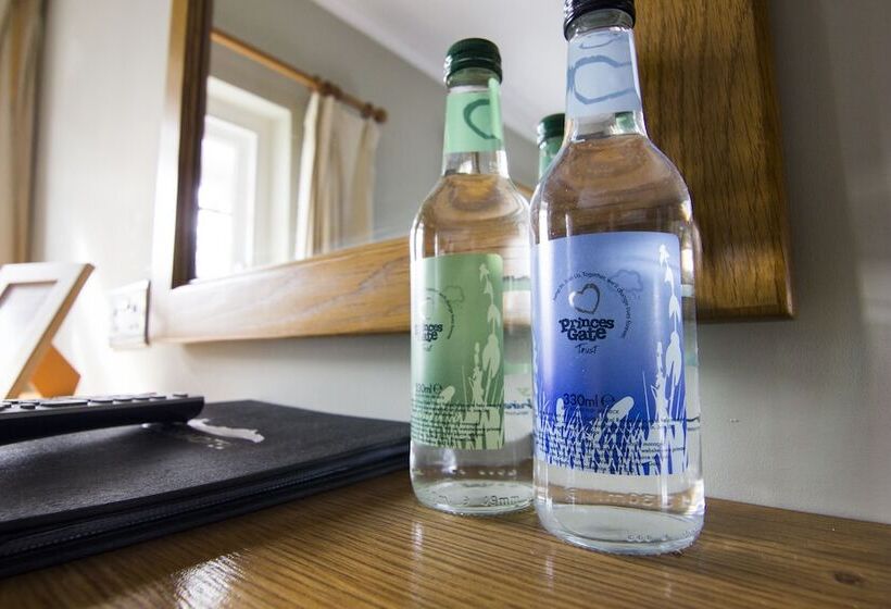 חדר משפחתי קלאסי, St. Davids Cross