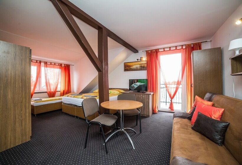 Четырехместный Номер Стандарт с Балконом, Dom Wczasowy Barbara