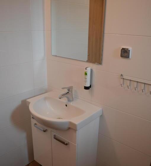 Четырехместный Номер Стандарт с Балконом, Dom Wczasowy Barbara